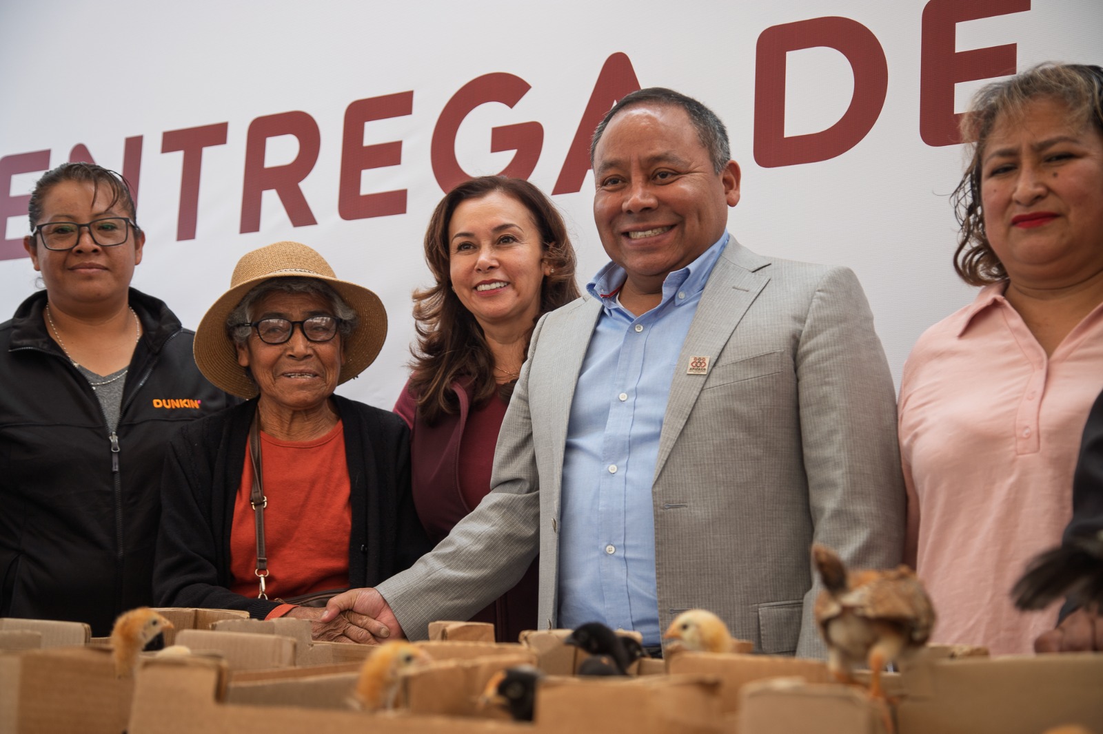 Gobierno de Apizaco fortalece el bienestar de las familias de Santa María Texcalac con entrega de apoyos alimentarios y anuncia nuevas obras para la comunidad